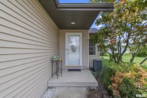 Exterior - 3111 El Dorado Dr, Springfield, IL 62701 photo 3 of 7