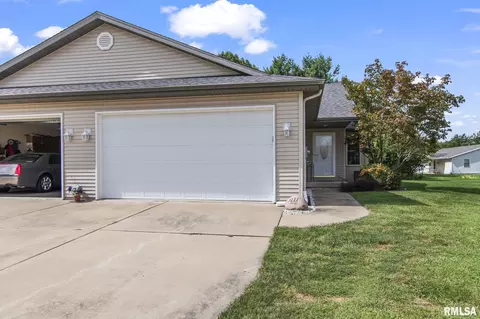 Exterior - 3111 El Dorado Dr, Springfield, IL 62701 photo 2 of 7