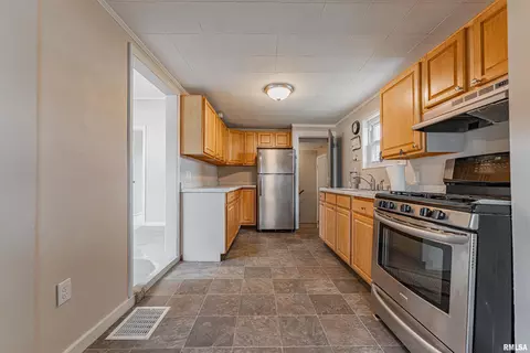 Kitchen - 627 S Kickapoo St, Lincoln, IL 62656 photo 2 of 2