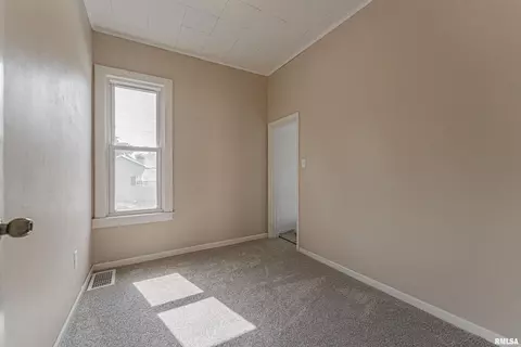 Bedroom - 627 S Kickapoo St, Lincoln, IL 62656 photo 3 of 4