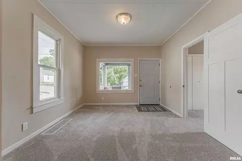 Living - 627 S Kickapoo St, Lincoln, IL 62656 photo 2 of 2