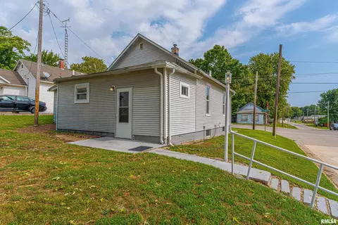 Exterior - 627 S Kickapoo St, Lincoln, IL 62656 photo 2 of 2