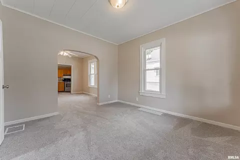 Living - 627 S Kickapoo St, Lincoln, IL 62656 photo 1 of 2