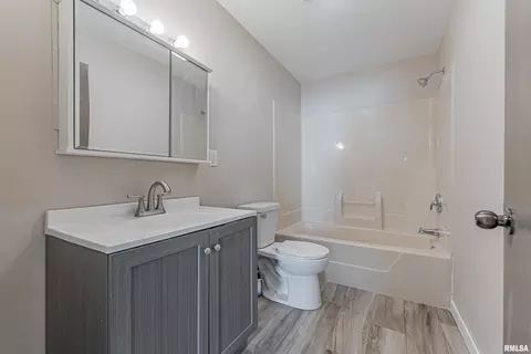 Bath - 627 S Kickapoo St, Lincoln, IL 62656 photo 1 of 1