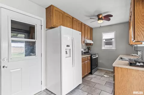Kitchen - 3916 Marie Dr, Springfield, IL 62707 photo 3 of 3