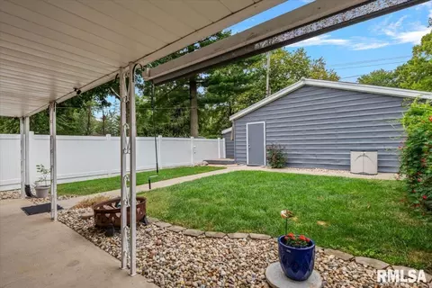 Exterior - 424 E Kimble St, Springfield, IL 62703 photo 9 of 14