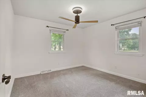 Bedroom - 424 E Kimble St, Springfield, IL 62703 photo 2 of 10