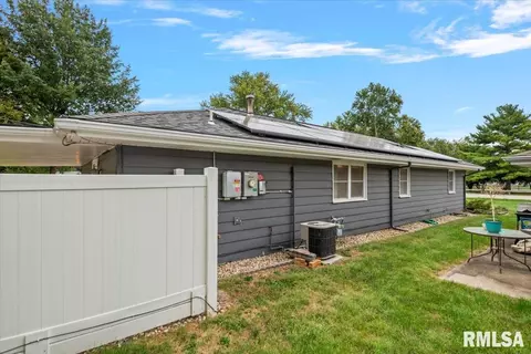 Exterior - 424 E Kimble St, Springfield, IL 62703 photo 8 of 14