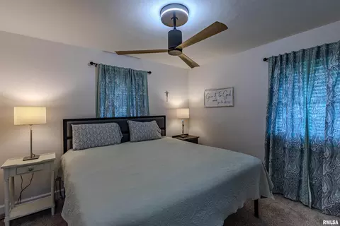 Bedroom - 424 E Kimble St, Springfield, IL 62703 photo 1 of 10