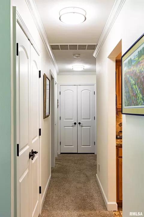 Entry Way - 424 E Kimble St, Springfield, IL 62703 photo 5 of 6