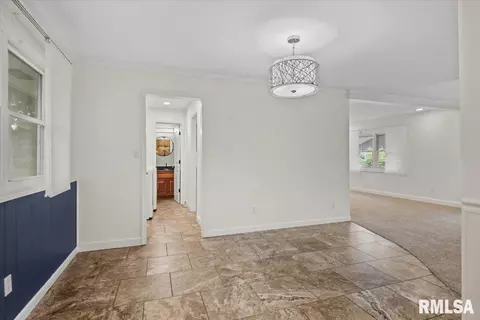 Entry Way - 424 E Kimble St, Springfield, IL 62703 photo 3 of 6