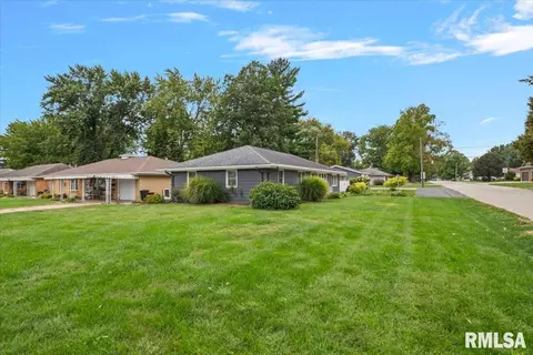Exterior - 424 E Kimble St, Springfield, IL 62703 photo 5 of 14