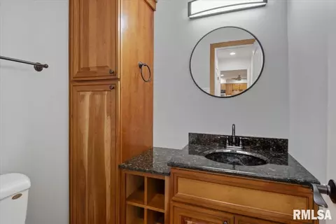 Bath - 424 E Kimble St, Springfield, IL 62703 photo 1 of 4