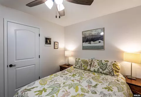Bedroom - 424 E Kimble St, Springfield, IL 62703 photo 8 of 10