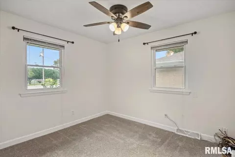 Bedroom - 424 E Kimble St, Springfield, IL 62703 photo 6 of 10