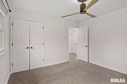 Bedroom - 424 E Kimble St, Springfield, IL 62703 photo 4 of 10