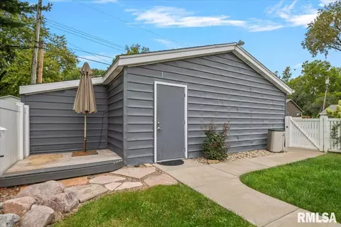 Exterior - 424 E Kimble St, Springfield, IL 62703 photo 10 of 14