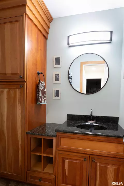 Bath - 424 E Kimble St, Springfield, IL 62703 photo 4 of 4