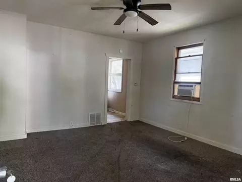 1312 Enterprise St, Springfield, IL 62702 photo 2