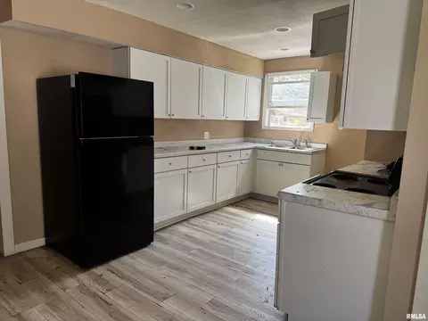 1312 Enterprise St, Springfield, IL 62702 photo 3