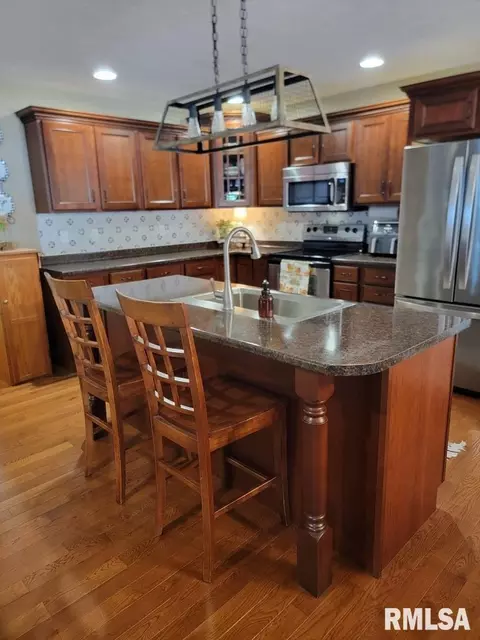Kitchen - 415 Piazza Ln, Chatham, IL 62629 photo 2 of 2