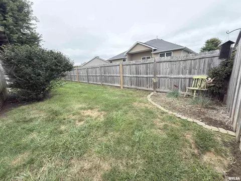Exterior - 415 Piazza Ln, Chatham, IL 62629 photo 12 of 14