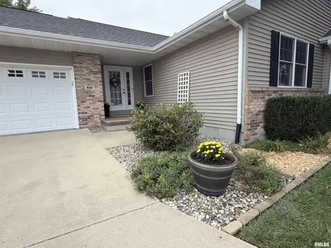 Exterior - 415 Piazza Ln, Chatham, IL 62629 photo 2 of 14
