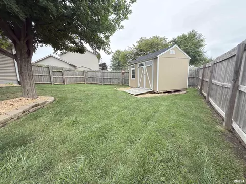 Exterior - 415 Piazza Ln, Chatham, IL 62629 photo 11 of 14