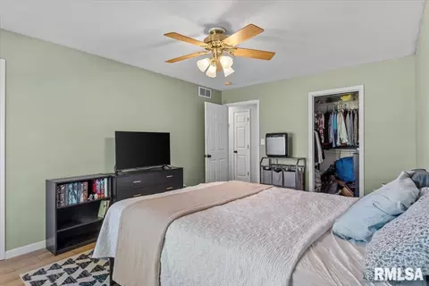 Bedroom - 1005 Post Rd, Springfield, IL 62712 photo 2 of 4