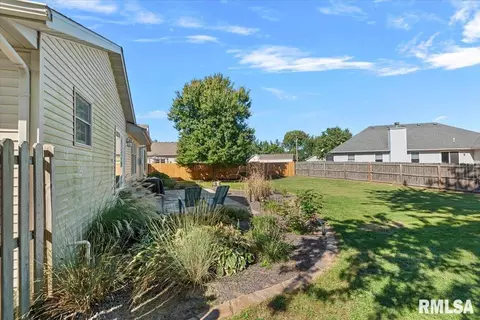 Exterior - 1005 Post Rd, Springfield, IL 62712 photo 2 of 8