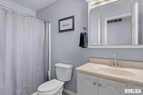 Bath - 1005 Post Rd, Springfield, IL 62712 photo 2 of 6