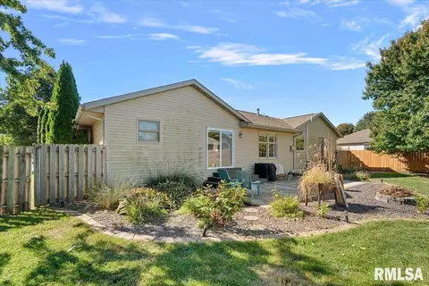 Exterior - 1005 Post Rd, Springfield, IL 62712 photo 3 of 8