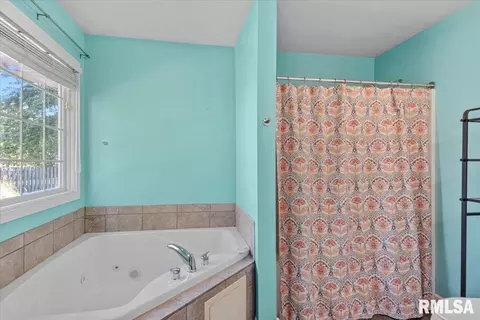 Bath - 1005 Post Rd, Springfield, IL 62712 photo 3 of 6