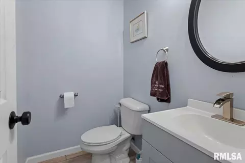 Bath - 1005 Post Rd, Springfield, IL 62712 photo 1 of 6