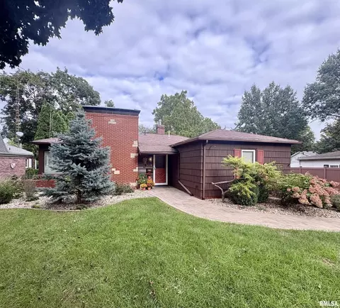 1749 N Academy St, Galesburg, IL 61401