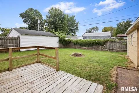 Exterior - 1657 Schrader Ave, Springfield, IL 62702 photo 3 of 3