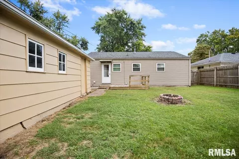 Exterior - 1657 Schrader Ave, Springfield, IL 62702 photo 2 of 3