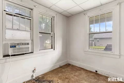 Bedroom - 1901 N 10th St, Springfield, IL 62702 photo 2 of 3
