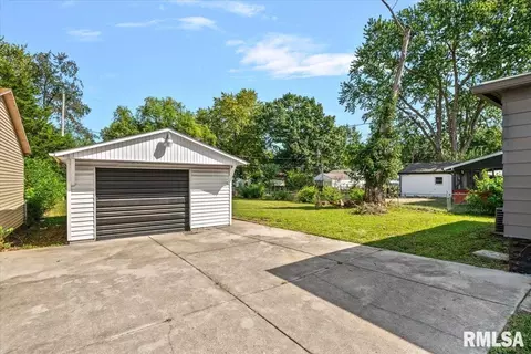 Exterior - 2365 E Converse Ave, Springfield, IL 62702 photo 3 of 7