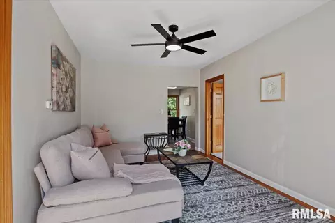 Entry Way - 2365 E Converse Ave, Springfield, IL 62702 photo 1 of 3