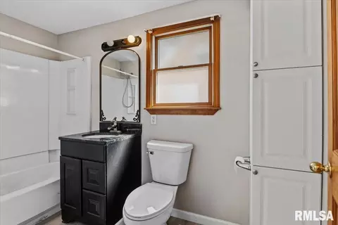 Bath - 2365 E Converse Ave, Springfield, IL 62702 photo 1 of 1