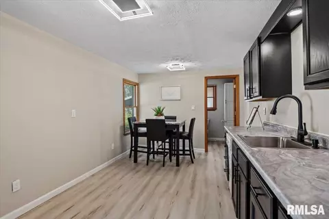 Entry Way - 2365 E Converse Ave, Springfield, IL 62702 photo 2 of 3