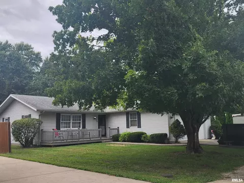 209 N 4th St, Mechanicsburg, IL 62545