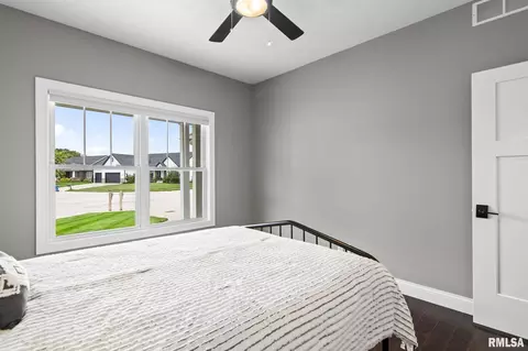 Bedroom - 2820 Whiteside Pl, Springfield, IL 62711 photo 7 of 10
