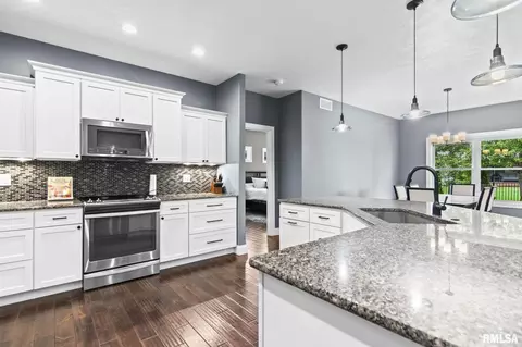Kitchen - 2820 Whiteside Pl, Springfield, IL 62711 photo 2 of 5