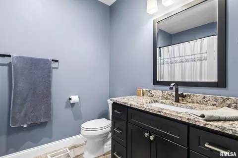 Bath - 2820 Whiteside Pl, Springfield, IL 62711 photo 1 of 3