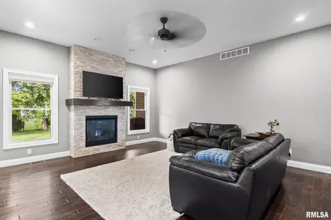 Living - 2820 Whiteside Pl, Springfield, IL 62711 photo 1 of 1