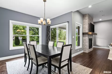 Dining - 2820 Whiteside Pl, Springfield, IL 62711 photo 2 of 3