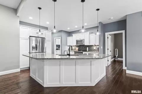 Kitchen - 2820 Whiteside Pl, Springfield, IL 62711 photo 4 of 5