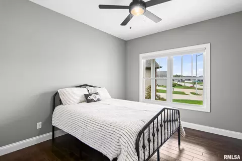 Bedroom - 2820 Whiteside Pl, Springfield, IL 62711 photo 6 of 10